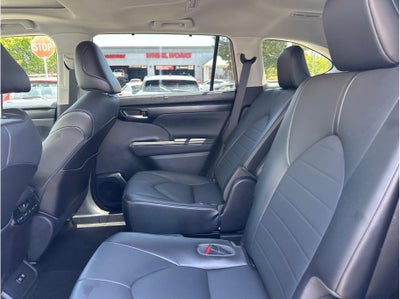 2021 Toyota Highlander XLE Sport Utility 4D