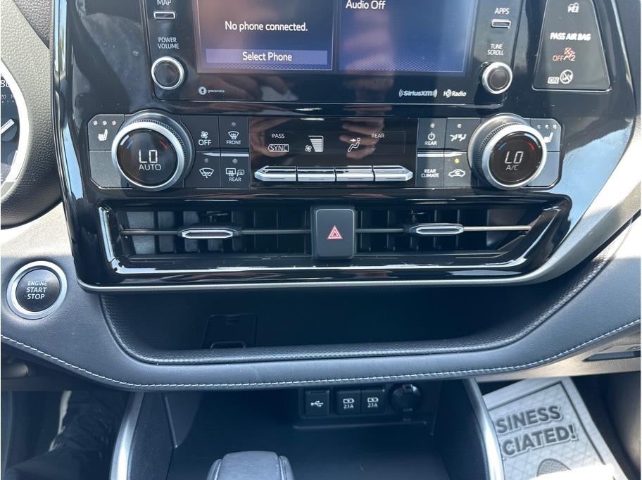 2021 Toyota Highlander XLE Sport Utility 4D