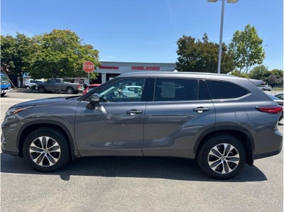 2021 Toyota Highlander XLE Sport Utility 4D