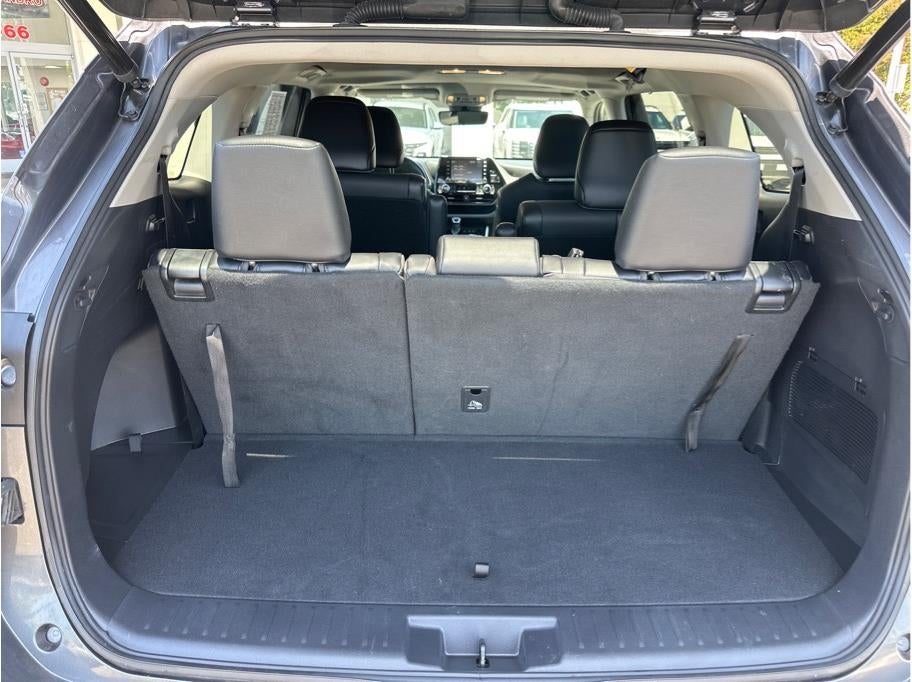 2021 Toyota Highlander XLE Sport Utility 4D