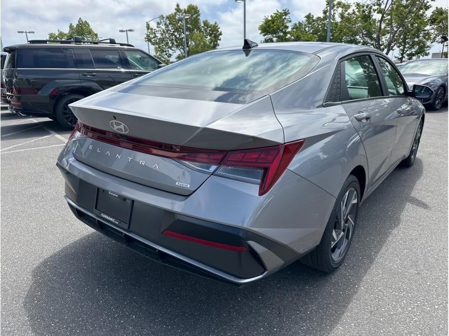 2025 Hyundai Elantra HEV Limited