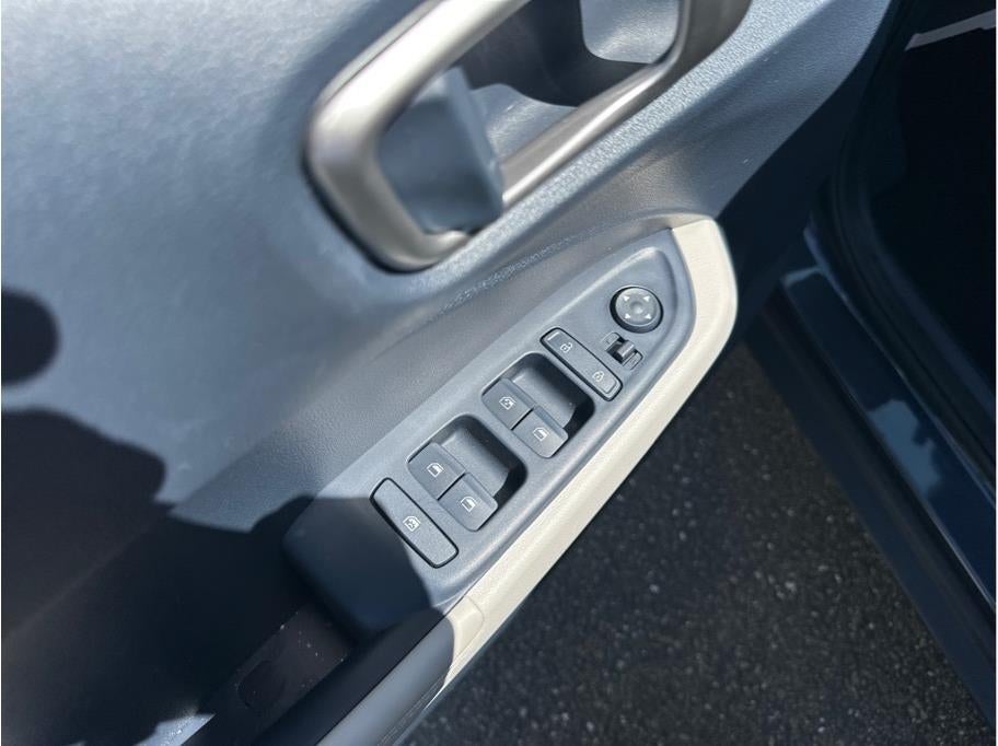 2024 Hyundai Venue Limited Sport Utility 4D